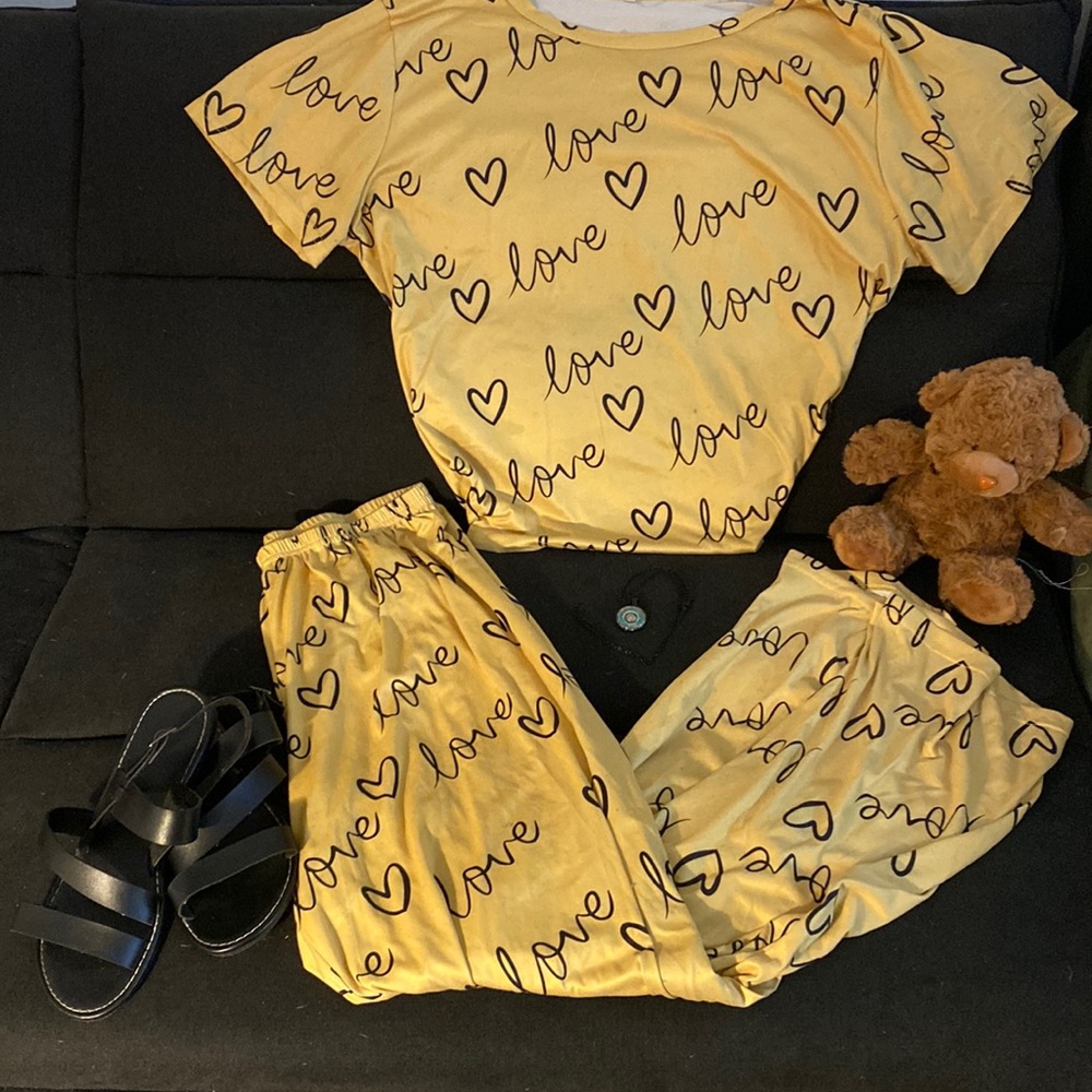 💛 Adorable Yellow Pjs With Love And Hearts Written On Them! 💛